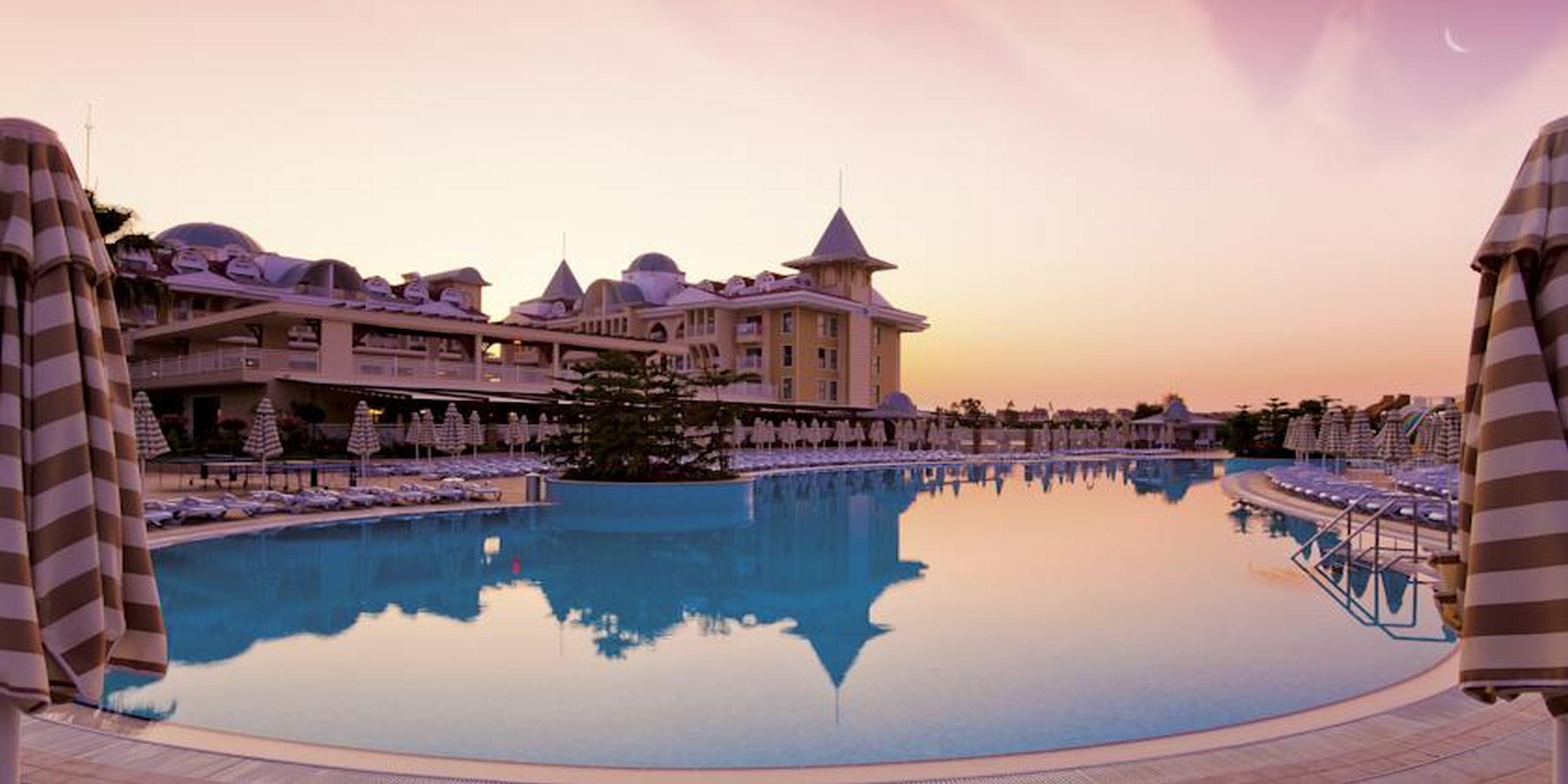 Resort Star - Side
